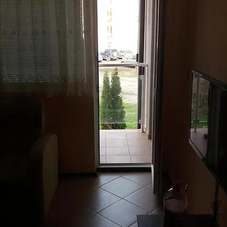 Private In Sunny House Family 네세부르