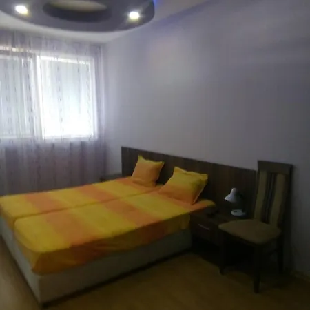 Private In Sunny House Family 아파트