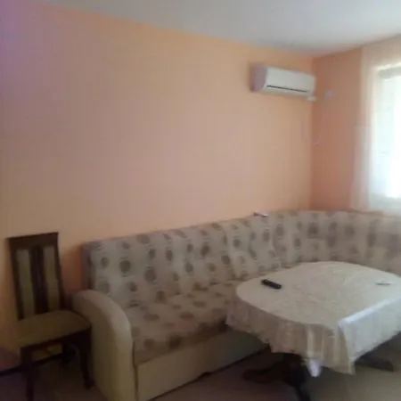 Private In Sunny House Family 아파트