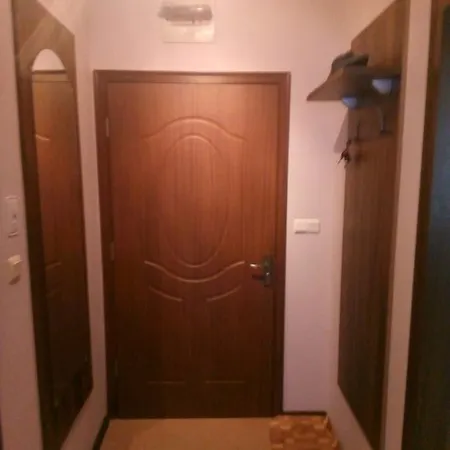 Private In Sunny House Family *