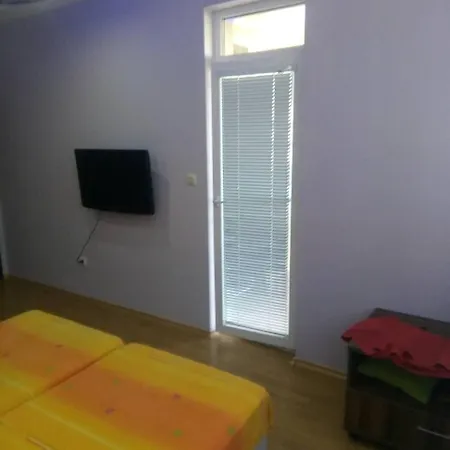 Private In Sunny House Family 아파트 네세부르